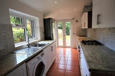 4 bedroom terraced house to rent, Milman Road, Berkshire RG2