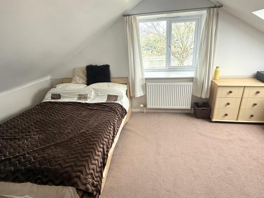F/Floor Bed 4 Pic 1