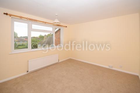 4 bedroom house to rent, Gloucester Gardens, Surrey SM1