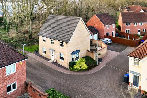 4 bedroom detached house for sale, Thompson Close, Suffolk CB9