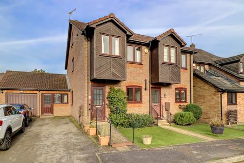 3 bedroom end of terrace house for sale, Hervines Court, Amersham HP6