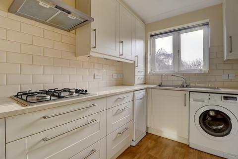 3 bedroom end of terrace house for sale, Hervines Court, Amersham HP6