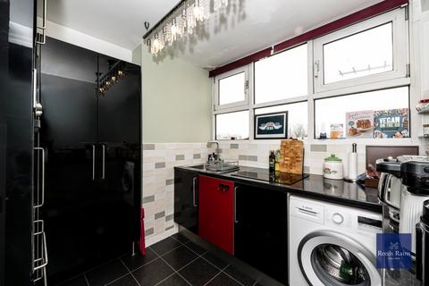 2 bedroom apartment to rent, Kennington Road, London SE11