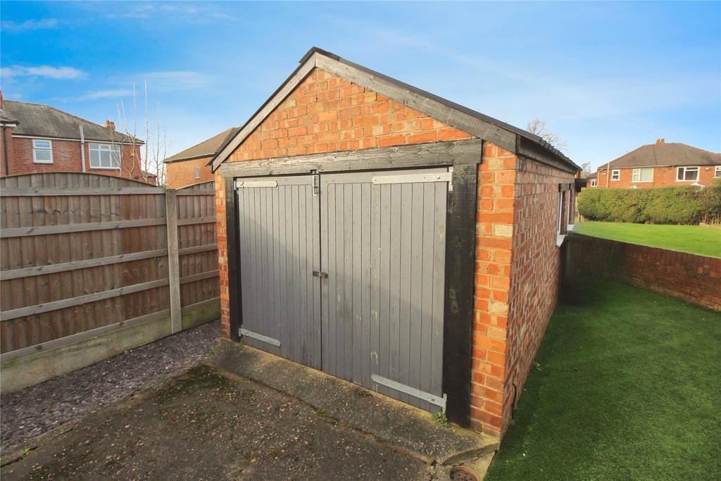 Garage/Workshop