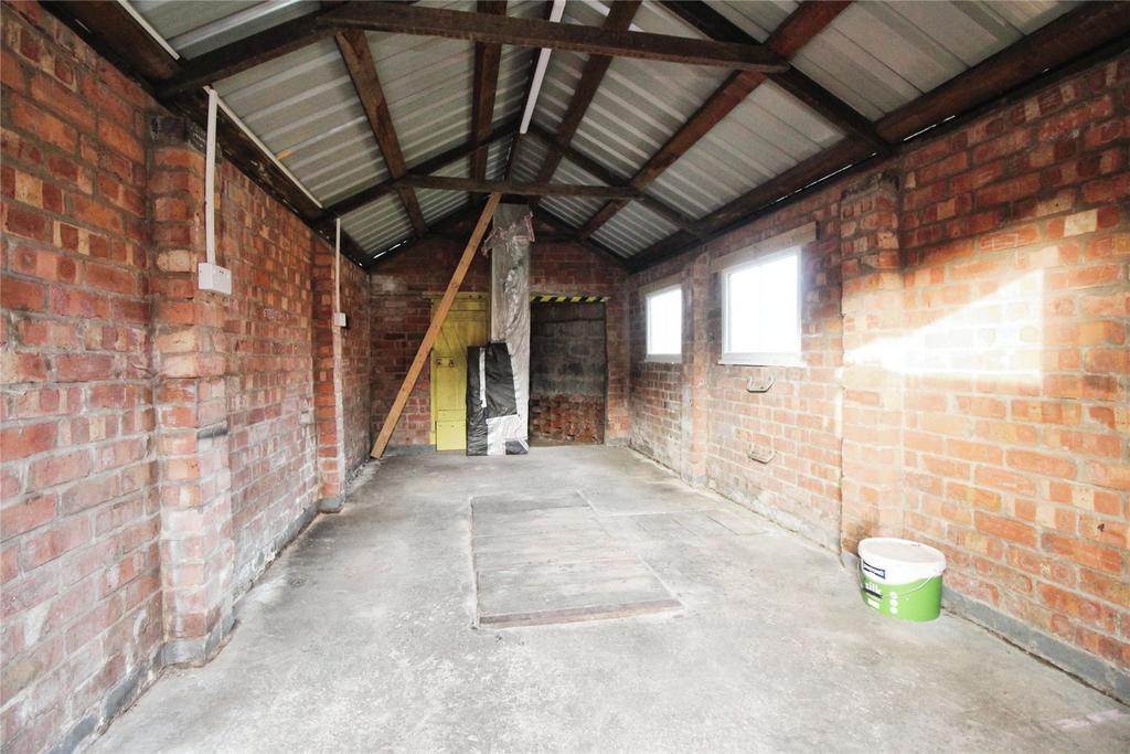 Garage/Workshop