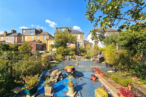 128 Dumbreck Road, London, SE9 1XD