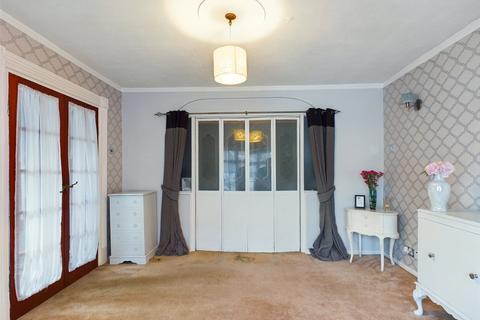 2 bedroom detached house for sale, Avelon Road, Romford RM5