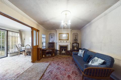 53 Avelon Road, Romford, RM5 3XX