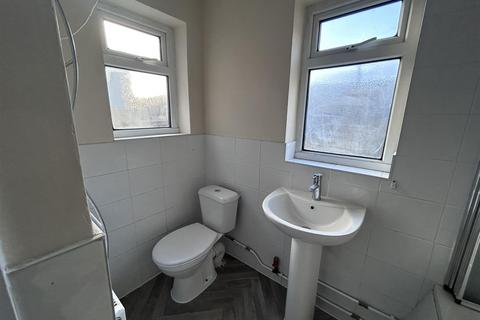 3 bedroom end of terrace house to rent, First Avenue, Chatham, Kent, ME4