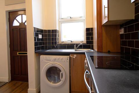 2 bedroom terraced house to rent, 11 Kelsall Road, Burley LS6