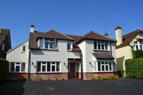 4 bedroom detached house to rent, Broomleaf Road, Farnham GU9