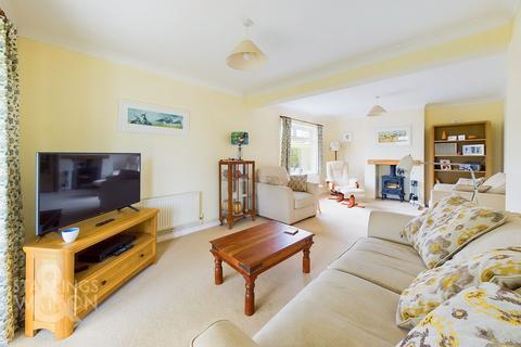 4 bedroom chalet for sale, Norwich Road, Lingwood, Norwich