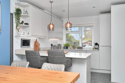 6 Brooklands Crescent, Yeadon, Leeds, LS19 7RS