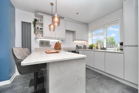 6 Brooklands Crescent, Yeadon, Leeds, LS19 7RS