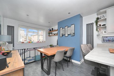 6 Brooklands Crescent, Yeadon, Leeds, LS19 7RS