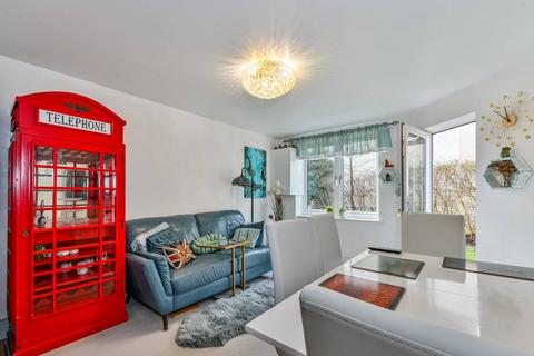 3 bedroom flat to rent, Malvern Road, Maida Hill, London, NW6