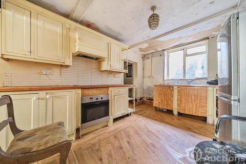 4 bedroom end of terrace house for sale, Southampton Street, Reading, Berkshire