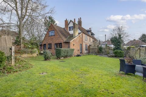 4 bedroom semi-detached house for sale, Mill End Road, High Wycombe HP12