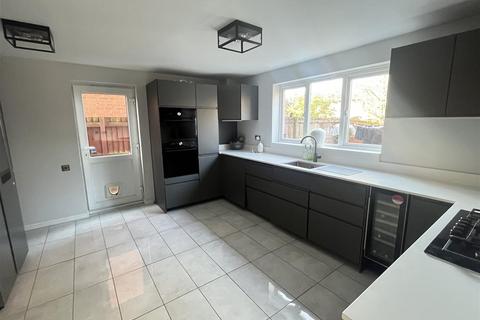 5 bedroom detached house for sale, Thompson Close, Swadlincote DE11