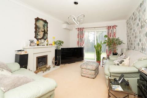 2 bedroom maisonette for sale, Pentland Road, Bushey, Hertfordshire, WD23