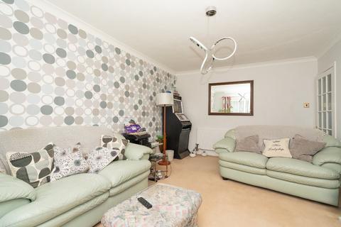 2 bedroom maisonette for sale, Pentland Road, Bushey, Hertfordshire, WD23