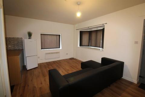 2 bedroom apartment to rent, Ladyshore Road, Little Lever, Bolton