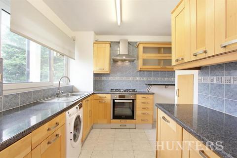 3 bedroom flat to rent, Rupert Gardens, London, SW9