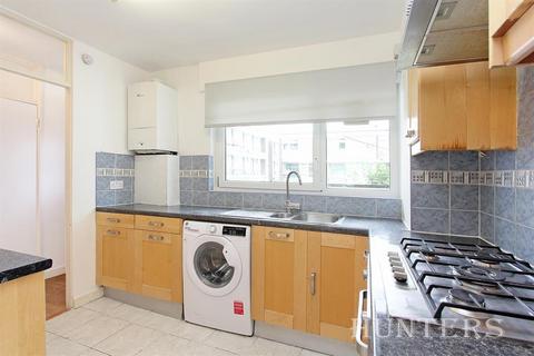 3 bedroom flat to rent, Rupert Gardens, London, SW9