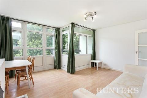 3 bedroom flat to rent, Rupert Gardens, London, SW9