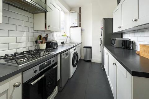 3 bedroom flat for sale, Bathurst Gardens, London NW10