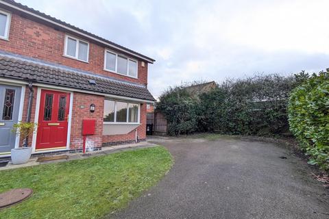 3 bedroom semi-detached house to rent, Moortown Close, Grantham, NG31