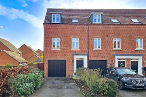 3 bedroom end of terrace house for sale, Larch Close, Knaresborough, HG5