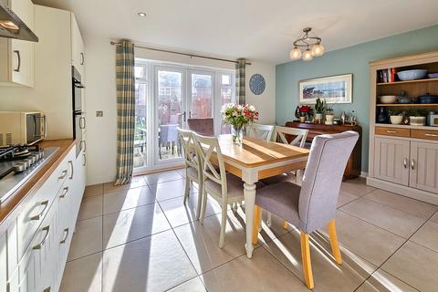 3 bedroom end of terrace house for sale, Larch Close, Knaresborough, HG5