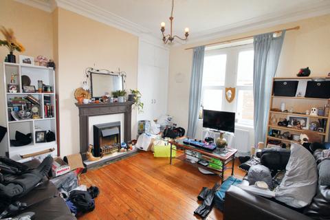 2 bedroom flat for sale, Sixth Avenue, Heaton, Newcastle upon Tyne, Tyne and Wear, NE6 5YN