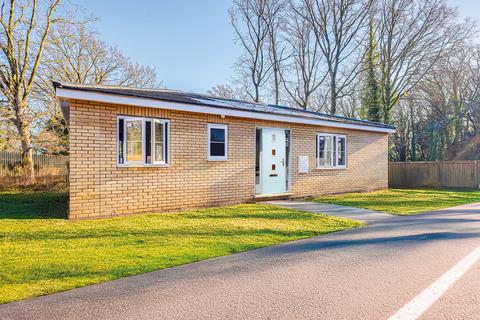 2 bedroom bungalow for sale, Gardeners Mews, Crays Hill, CM11