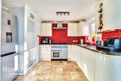 5 bedroom semi-detached house for sale, Whiskin Close, Lowestoft