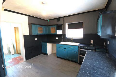 3 bedroom semi-detached house to rent, Hollowood Walk, Stoke-on-trent