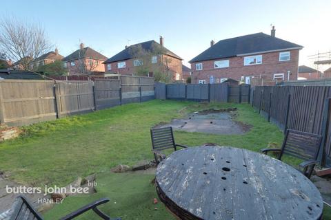 3 bedroom semi-detached house to rent, Hollowood Walk, Stoke-on-trent