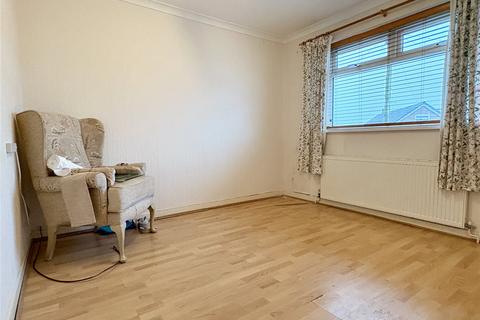 3 Clough Road, Shaw, Oldham, OL2 8QD