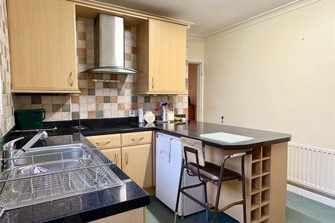 3 Clough Road, Shaw, Oldham, OL2 8QD