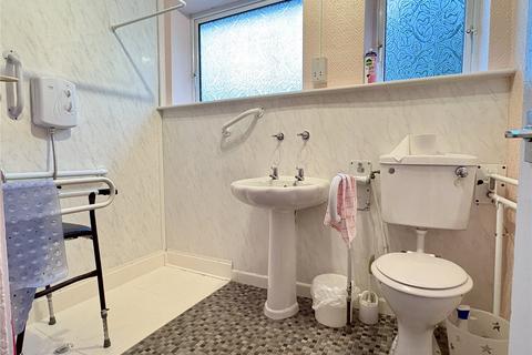 3 Clough Road, Shaw, Oldham, OL2 8QD