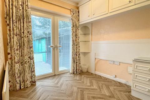 3 Clough Road, Shaw, Oldham, OL2 8QD