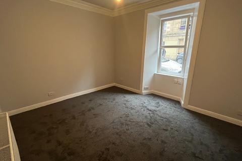 2 bedroom flat to rent, Drumdryan Street, Edinburgh EH3