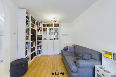 2 bedroom flat for sale, Woodburn Close, NW4