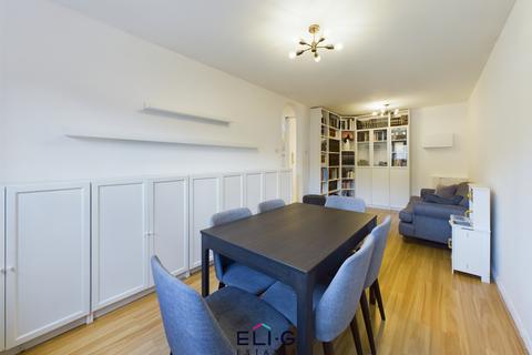 2 bedroom flat for sale, Woodburn Close, NW4