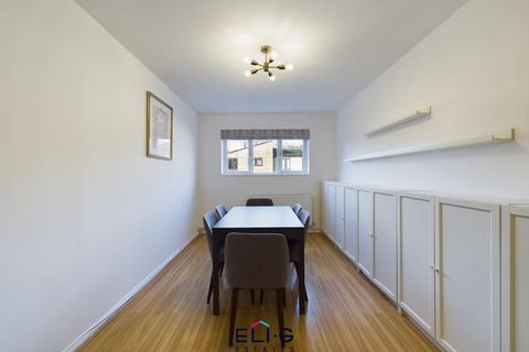 53 Woodburn Close, London, NW4 2NF