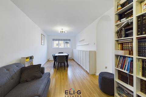 53 Woodburn Close, London, NW4 2NF