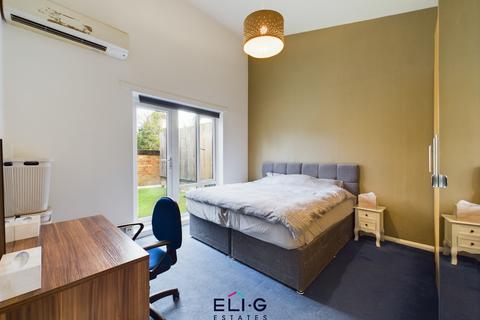 53 Woodburn Close, London, NW4 2NF