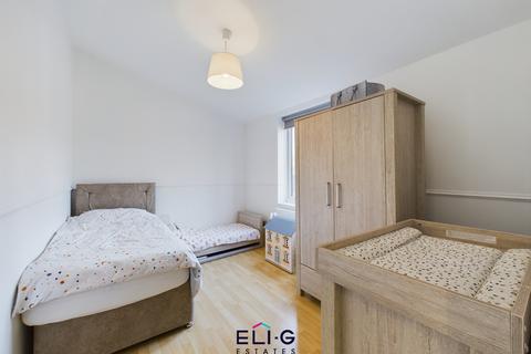 53 Woodburn Close, London, NW4 2NF