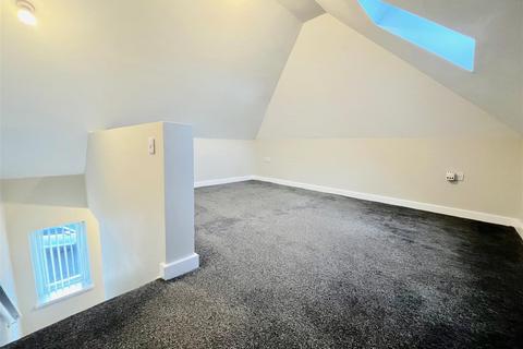 3 bedroom terraced house to rent, Deckham Terrace, Deckham, Gateshead